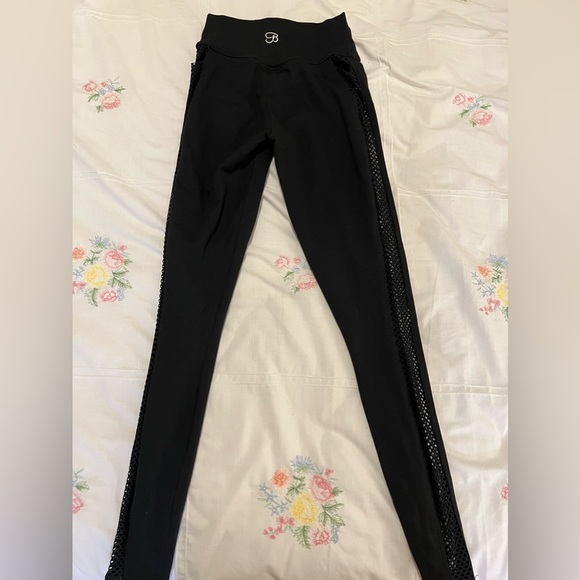 Bombshell - Picture 2 of 4